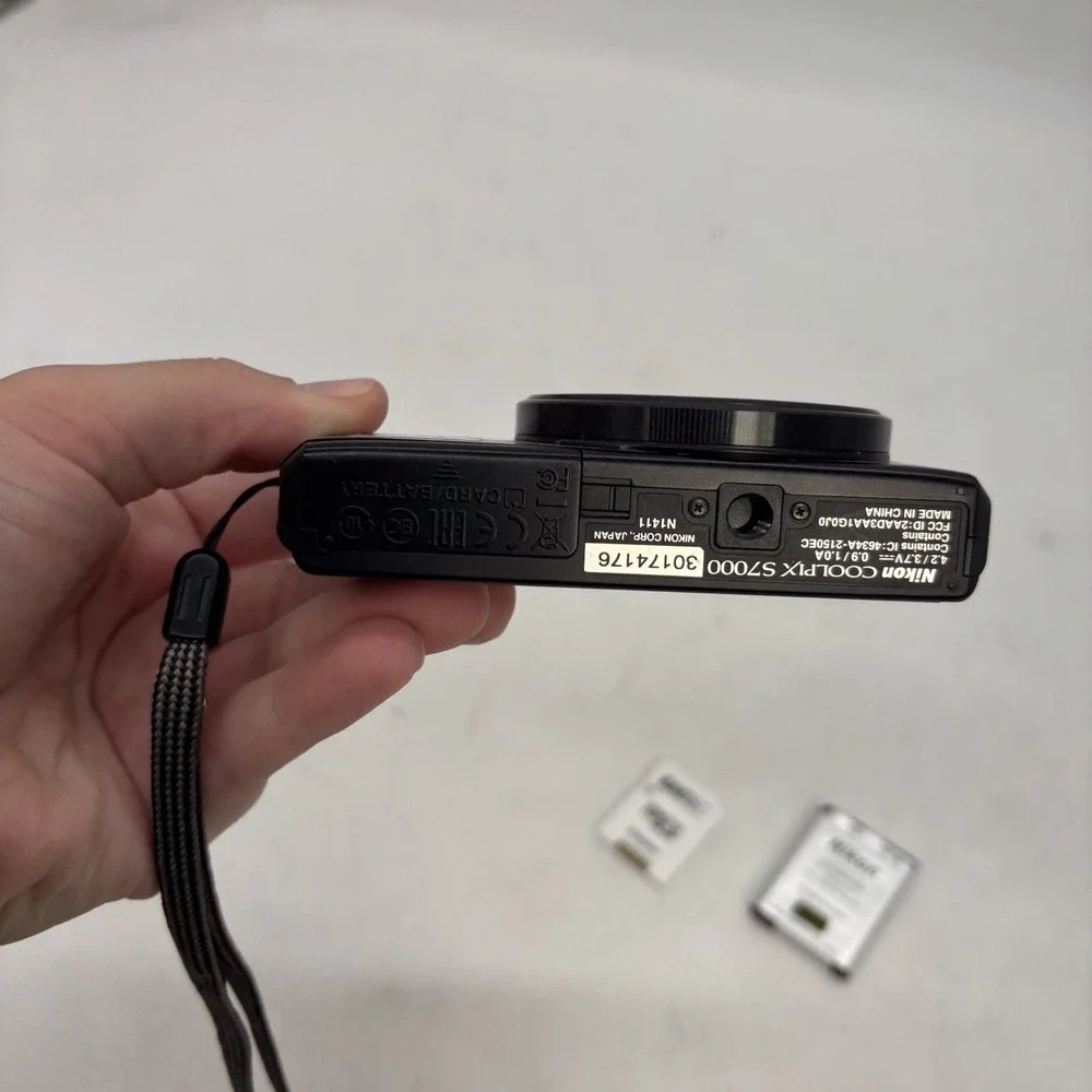 Nikon Coolpix S7000 Digital Camera With Battery And SD Card Black Untested